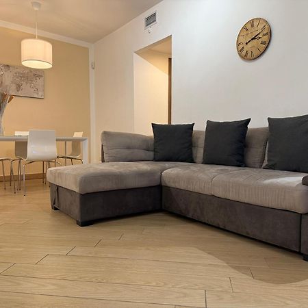 Comecasa Modern Apartment In Historical Centre アスティ エクステリア 写真