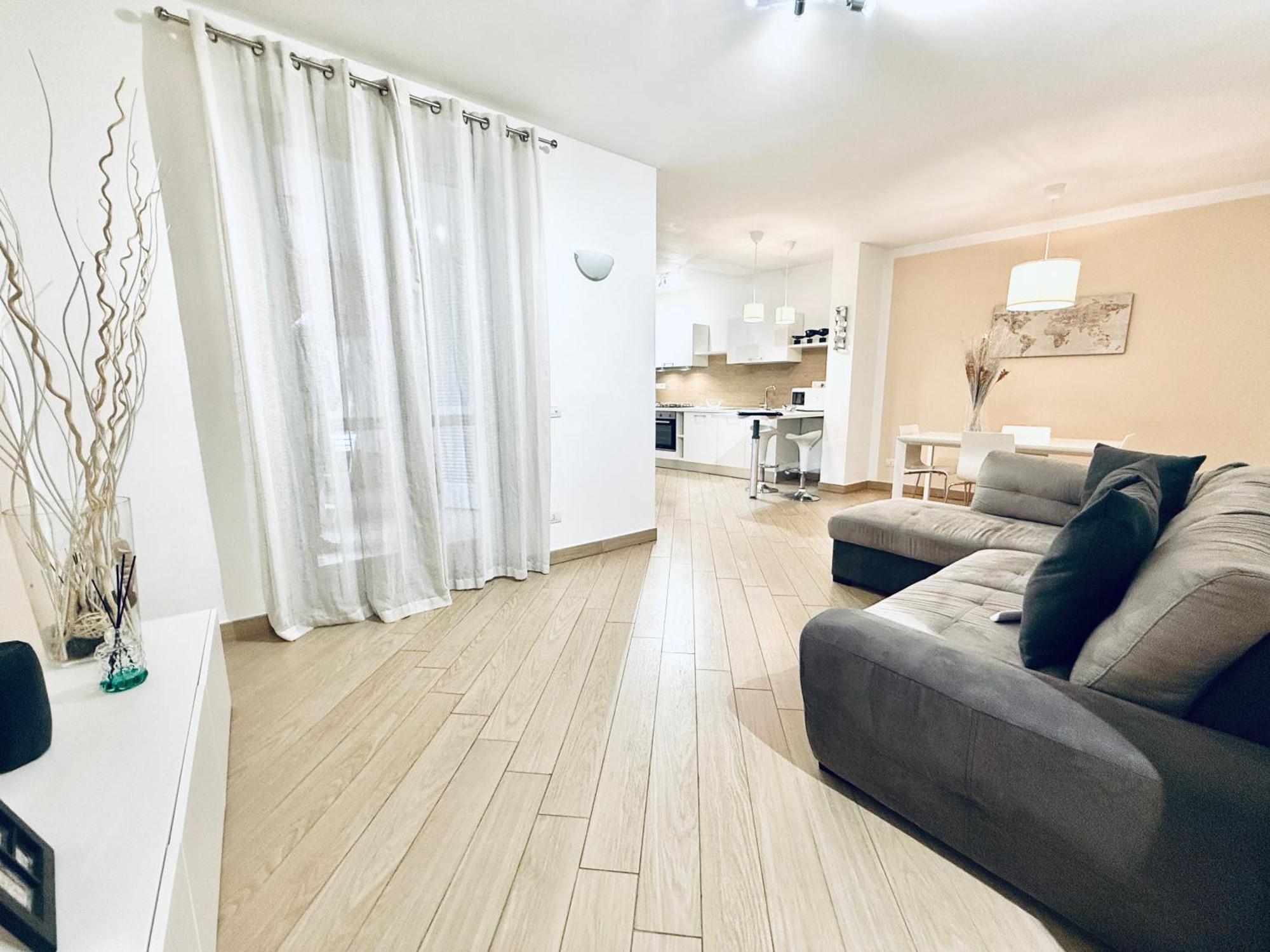 Comecasa Modern Apartment In Historical Centre アスティ エクステリア 写真