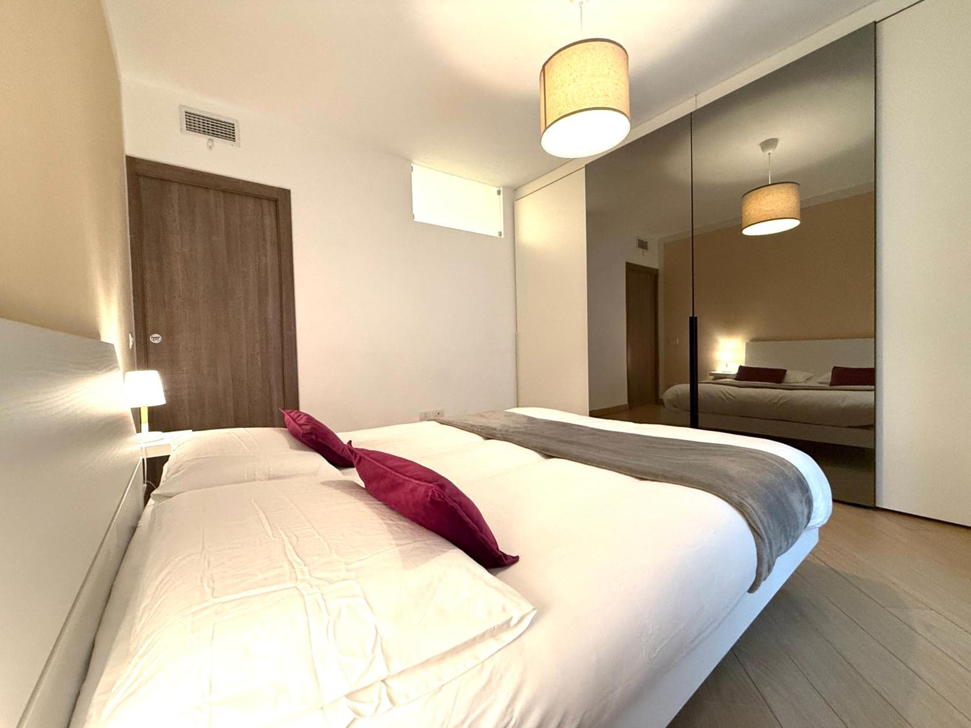 Comecasa Modern Apartment In Historical Centre アスティ エクステリア 写真