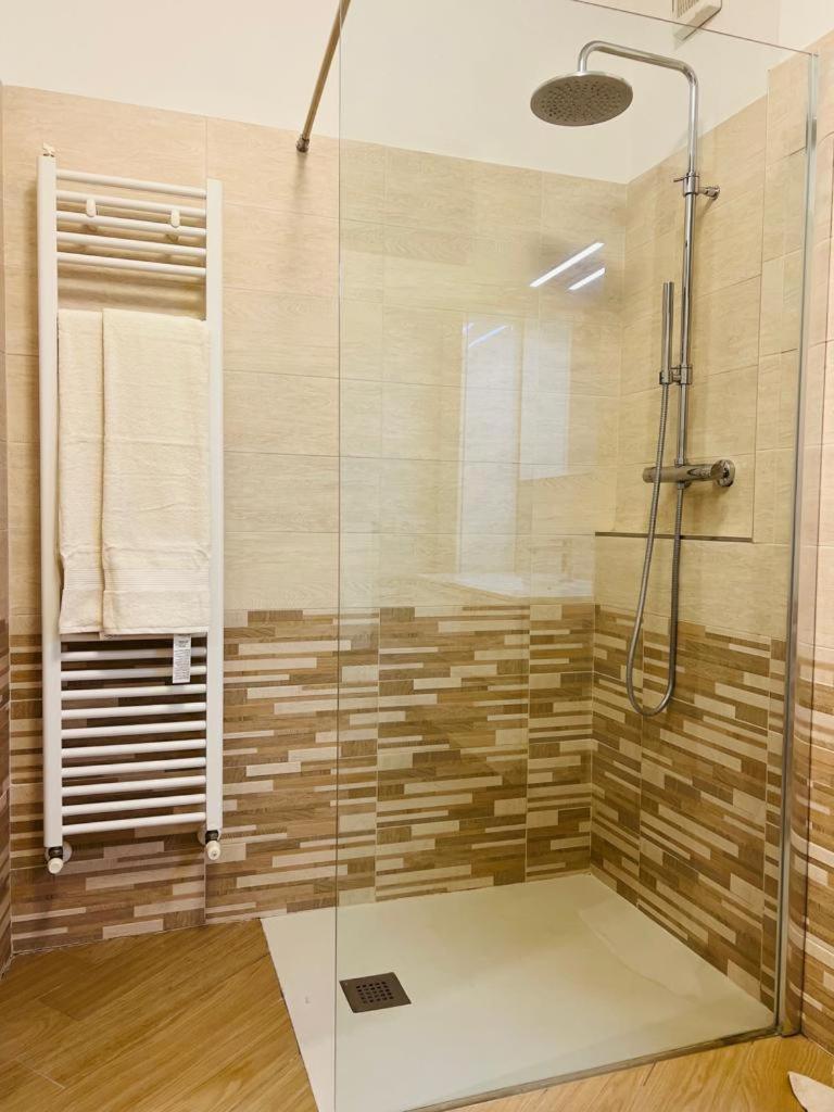 Comecasa Modern Apartment In Historical Centre アスティ エクステリア 写真